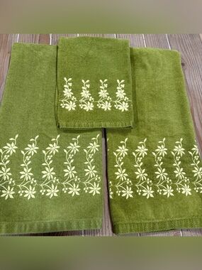 MCM Dundee Golden Crown Towel Set 3pc Avocado Green Floral Vine Retro Cotton USA